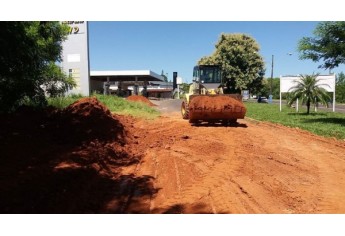 Obras permitiram recuperar trecho danificado por eros�o (Foto: PM Luc�lia).