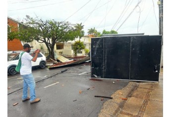 Defesa Civil de Luc�lia contabiliza estragos pelo temporal e deve decretar situa��o de emerg�ncia