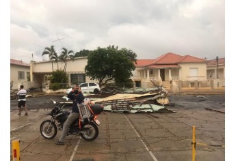 Defesa Civil de Luc�lia contabiliza estragos pelo temporal e deve decretar situa��o de emerg�ncia