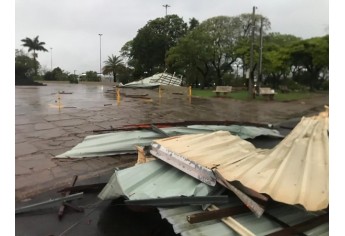 Defesa Civil de Luc�lia contabiliza estragos pelo temporal e deve decretar situa��o de emerg�ncia