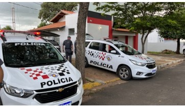 Homem preso pela Polcia Militar foi apresentado ao planto da Polcia Civil em Adamantina (Siga Mais).