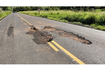 Vicinal do Salto Botelho: novo recape de R$ 21,7 milh�es tem dezenas de pontos cr�ticos e crateras