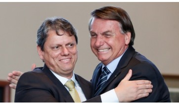 Tarcísio de Freitas e Bolsonaro foram os mais votados em Lucélia (Imagem: Alan Santos/PR).