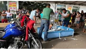 Sorteio da promoo 26 anos do Supermercado Santa Terezinha fez ganhadores em Luclia e Adamantina