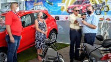 Morador de Lucélia ganha um automóvel Fiat Argo em promoção da Rede Sete de Adamantina