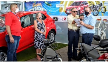 Morador de Lucélia ganha um automóvel Fiat Argo em promoção da Rede Sete de Adamantina