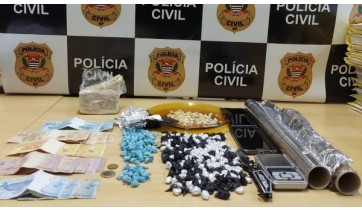 Droga e outros materiais apreendidos na operação (Divulgação/Polícia Civil).