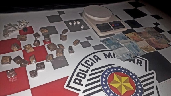 Drogas, dinheiro e balan�a de precis�o apreendidos pela Pol�cia Militar, em Luc�lia. Homem foi preso em flagrante (Cedida/PM).