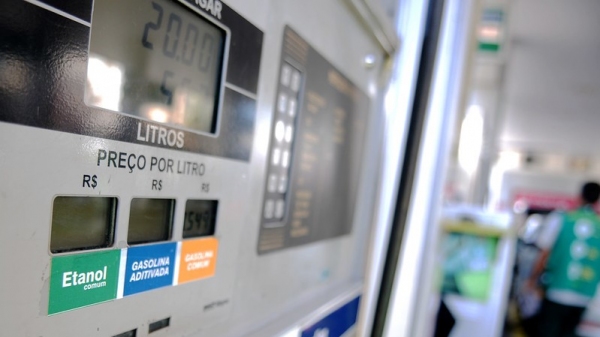Fiscaliza��o quer averiguar por que postos mant�m seus pre�os altos, mesmo com toas as redu��es de tributos do Governo Federal (Foto: Gabriel Jabur/Ag�ncia Bras�lia).