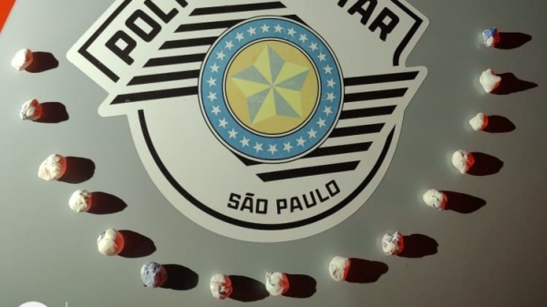 Por��es de coca�na apreendidas pela equipe da For�a T�tica (Divulga��o/PM).