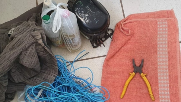 Produtos de furto encontrados na casa do morador quando do cumprimento do mandado de prisão (Divulgação/PM).