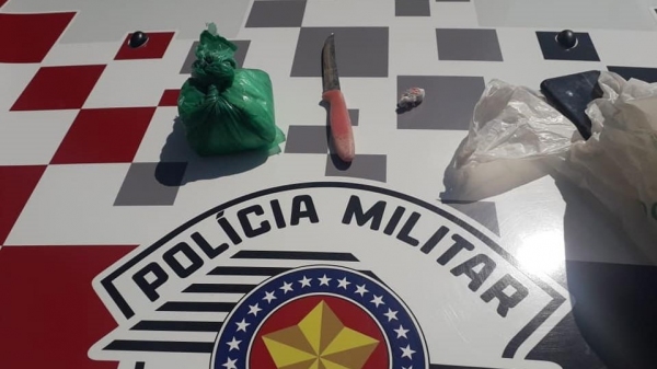 Droga e materiais apreendidos pela Pol�cia Militar de Luc�lia (Cedida/PM).