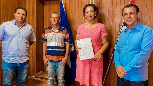Vice-prefeito Marcos Lima, presidente do Republicanos em Luc�lia, Rui, a prefeita Tati Guilhermino e o deputado Sebasti�o Santos (Divulga��o).