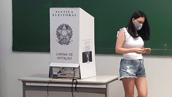 Celulares est�o proibidos na cabine de vota��o (Foto: Senado Federal).