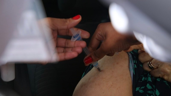Vacina��o avan�a entre os grupos de idosos, com novas datas para mais faixas et�rias (Foto: Gov SP).