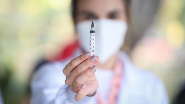 Luc�lia aplicou 21.521 doses de vacinas, das quais 14.946 aplicadas em primeira dose, 5.991 em segunda dose e 584 em dose �nica (Foto: Walterson Rosa/MS).