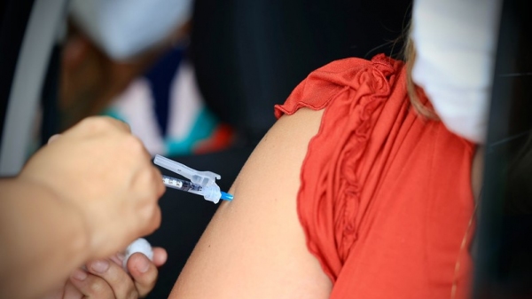 Reforçar a imunização é importante para evitar casos graves e óbitos por Covid-19 (Foto: Walterson Rosa/MS).