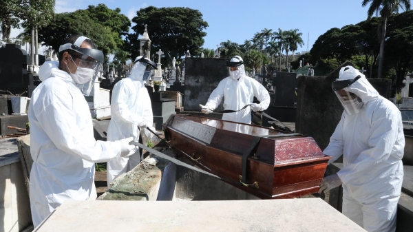 Segundo o governo de SP, redu��o semanal no n�mero de �bitos � consistente desde o final de junho (Fotos P�blicas/Ad�o de Souza-PBH).