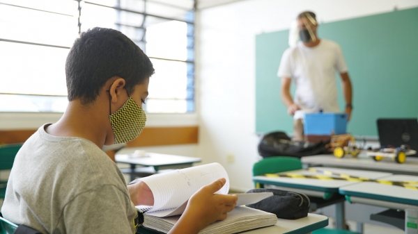 Professores da rede estadual, de acordo com liminar da Justi�a, s� podem retornar ao trabalho 14 dias ap�s completar o esquema vacinal contra a covid-19 (Foto: Seduc/SP).