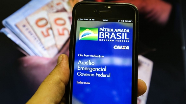 Segundo a Caixa, ser�o depositados R$ 1,2 bilh�o nas contas digitais dos benefici�rios, que n�o fazem parte do Bolsa Fam�lia. Os pertencentes ao Bolsa Fam�lia j� receberam o �ltimo benef�cio de acordo com o calend�rio e crit�rios do programa social.   (Foto: Marcello Casal Jr/Ag�ncia Brasil).