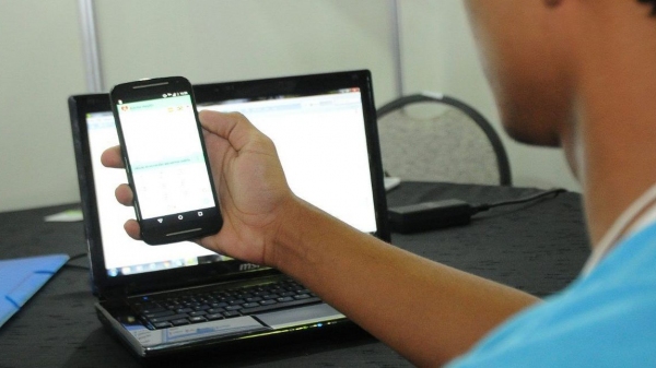 Chip será usado para garantir conexão à internet para o ensino remoto e híbrido, entre outras atividades pedagógicas online (Foto: Álvaro Henrique / Secretaria de Educação).