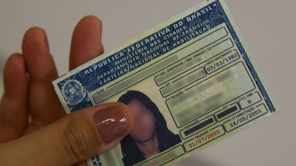 Segundo a nova resolu��o, os documentos de habilita��o vencidos em 2020 ganharam mais um ano de validade (Marcello Casal jr/Ag�ncia Brasil).