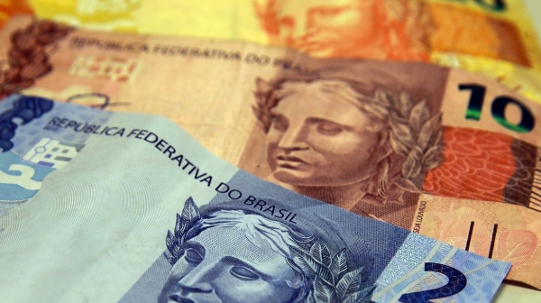 Segundo o Minist�rio da Economia, a queda da infla��o decorrente da retra��o da atividade econ�mica impactou o reajuste do m�nimo (Marcello Casal Jr/Ag�ncia Brasil).