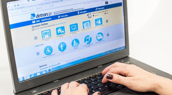 Servi�os online est�o dispon�veis no site e canais do Detran.SP (Governo de SP).