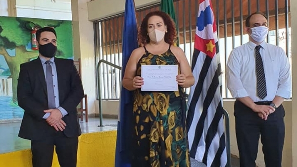 Prefeita eleita Tatiana Guilhermino foi empossada pela Justi�a Eleitoral da Comarca de Luc�lia (Cedida).