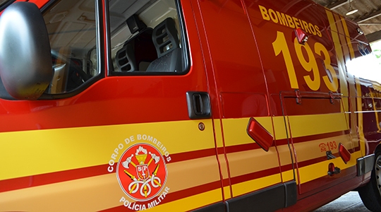 Corpo de Bombeiros de Adamantina � mobilizado para atender ocorr�ncia da queda do idoso em banheiro, em Luc�lia (Foto: Siga Mais).