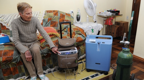 Domic�lios onde h� moradores que dependam dos equipamentos de sobrevida ligados ininterruptamente � tomada precisam manter cadastro atualizado na concession�ria (Foto: Venilton K�chler/Ag�ncia de Not�cias do Paran�).