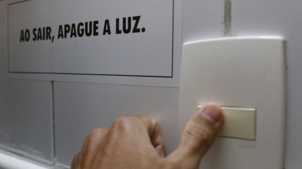 Com o fim da bandeira, n�o haver� mais cobran�a de taxa extra na conta de luz (Fernando Fraz�o/Ag�ncia Brasil).
