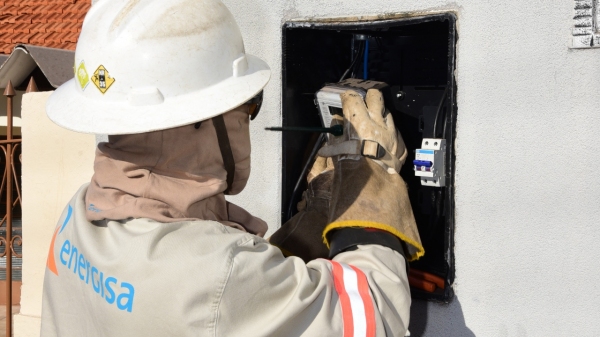 Nas 24 cidades da regi�o de Presidente Prudente atendidas pela Energisa, energia surtada seria suficiente para abastecer 4.880 fam�lias com consumo m�dio de 200 kWh, durante um m�s (Da Assessoria).