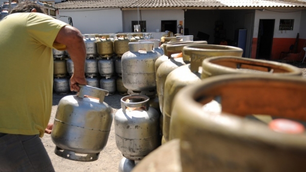 Segundo a Petrobras, o g�s de cozinha n�o era reajustado h� 95 dias (Foto: Pedro Ventura/ Ag�ncia Bras�lia).