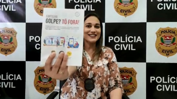 A investigadora da Pol�cia Civil B�rbara Camapum, autora da cartilha (Reprodu��o).