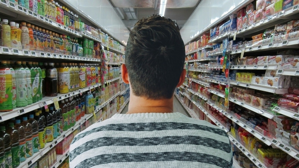 A partir deste s�bado, em Luc�lia, supermercados ficam obrigados a restringir e controlar o fluxo de pessoas simult�neas dentro do estabelecimento (Imagem de Mohamed Hassan por Pixabay).