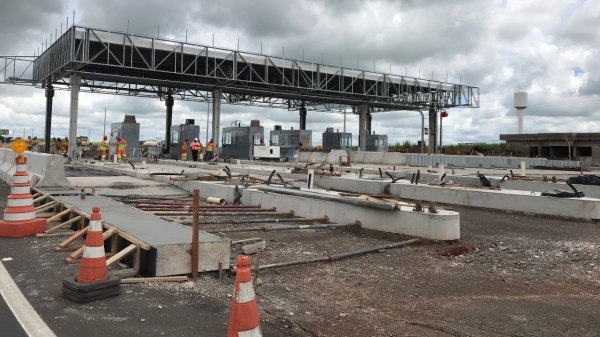 Est�gio das obras na pra�a de ped�gio entre Luc�lia e In�bia Paulista, no dia 13 de fevereiro (Foto: Siga Mais).