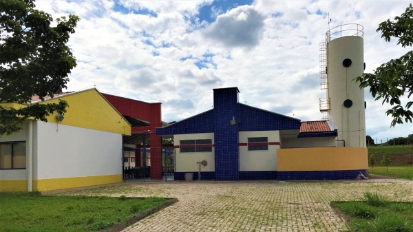 Escola Municipal Jos� C�ndido, uma das unidades de ensino com retorno das aulas presenciais na pr�xima segunda-feira (Arquivo/Aqui Luc�lia).
