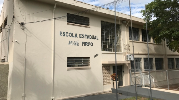 Escola Estadual Jos� Firpo (Foto: Aqui Luc�lia).