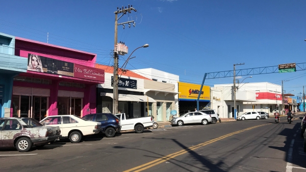 Avenida Internacional, centro de Luc�lia (Foto: Aqui Luc�lia).