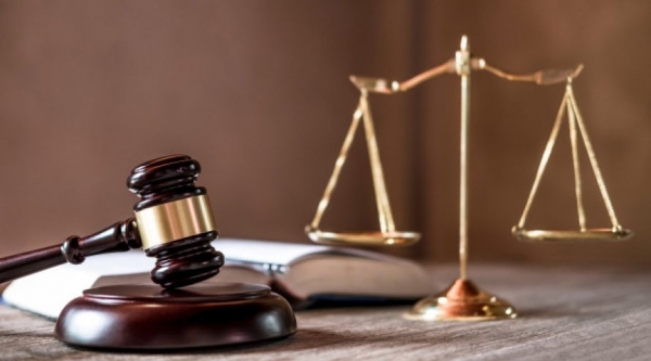 A pedido do Minist�rio P�blico, Poder Judici�rio determinou que as prefeituras de Luc�lia, Pracinha e In�bia Paulista tomassem medidas para fechamento do com�rcio, sob pena de multa di�ria de R$ 100 mil (Ilustra��o).