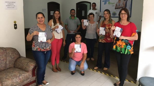Recursos Humanos e Setor de Seguran�a e Medicina do Trabalho (SESMT) realizam orienta��es para os servidores da Prefeitura de Luc�lia (Cedida).