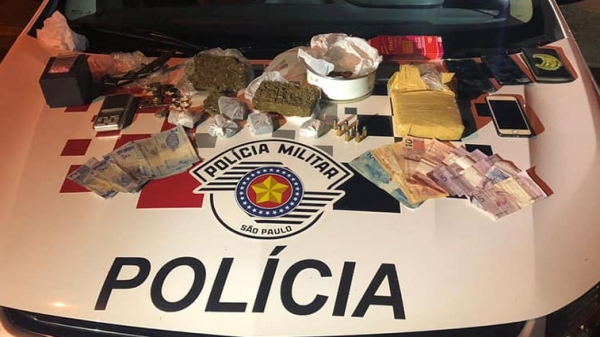 Grande quantidade de drogas foi apreendida pela Pol�cia Militar na noite desta quinta-feira (27), em Luc�lia (Cedida/PM).