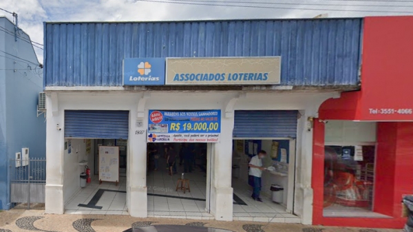 Casa lot�rica em Luc�lia (Google).