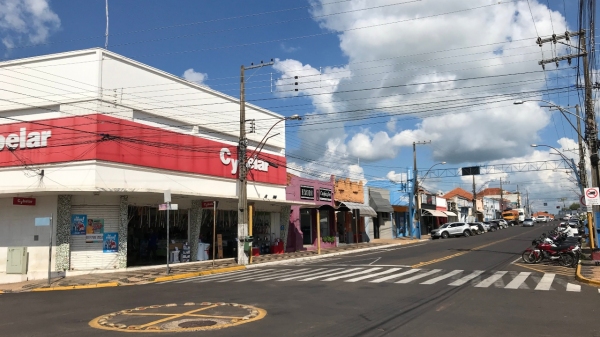 Hor�rios e restri��es para com�rcio, restaurantes, igrejas e demais estabelecimentos permanecem inalterados (Foto: Aqui Luc�lia).