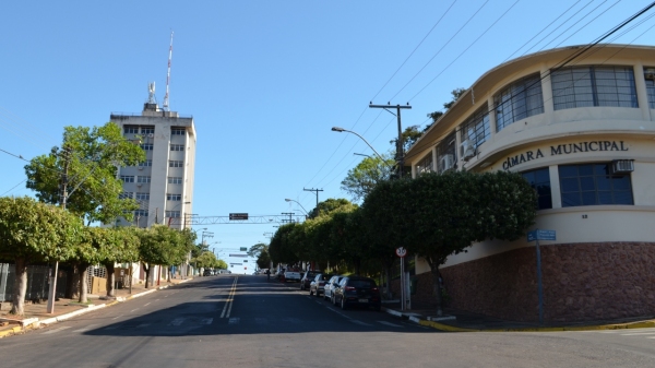 C�mara Municipal de Luc�lia (Foto: Aqui Luc�lia).