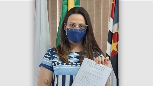 Vereadora Mariana Marques Valentim, autora do projeto de lei (Acervo Pessoal).