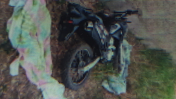 Moto foi encontrada no quintal de uma resid�ncia na Rua Ricieri Pernomian, coberta com um len�ol (Divulga��o/PM).