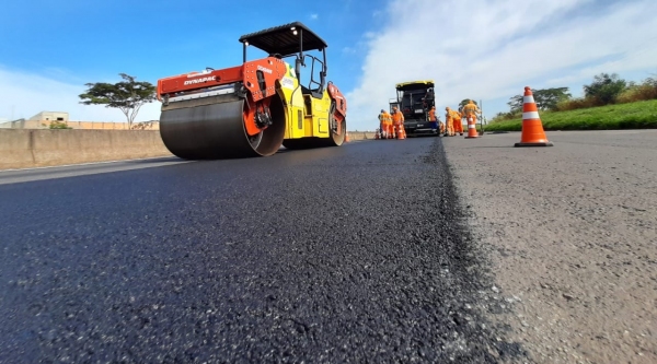 Frentes de trabalho avan�am com obras na SP-294 (Da Assessoria).
