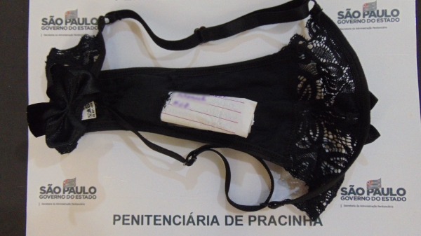 Anota��es eram levadas em papel oculto na calcinha (Divulga��o/SAP).